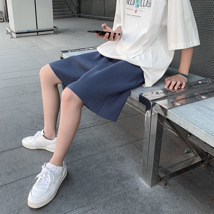 縦縞白パンツ ゆったりワイドショーツ 男性用カジュアル短パン