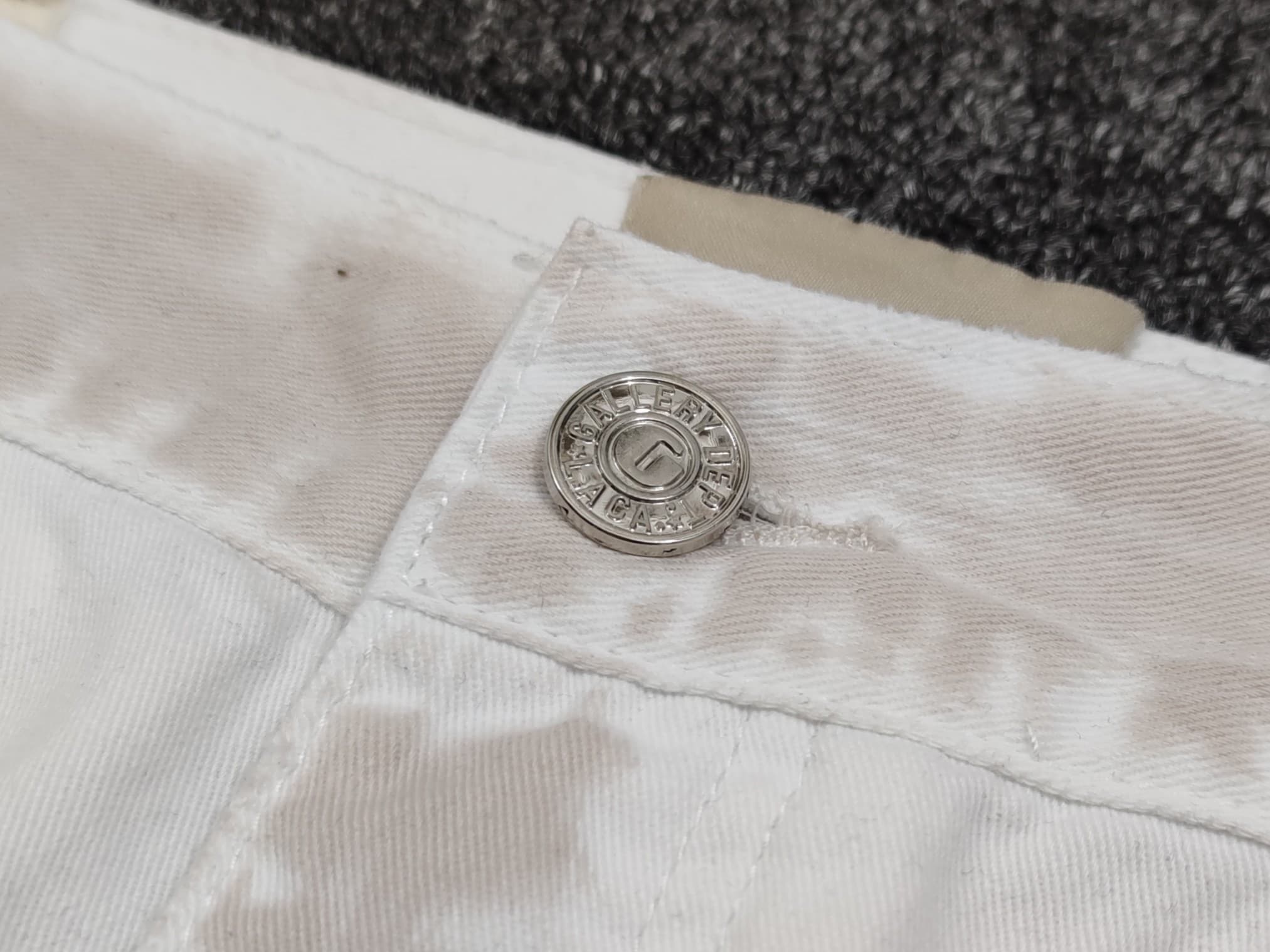 白パンツ アーティスト風ペイント加工パンツ