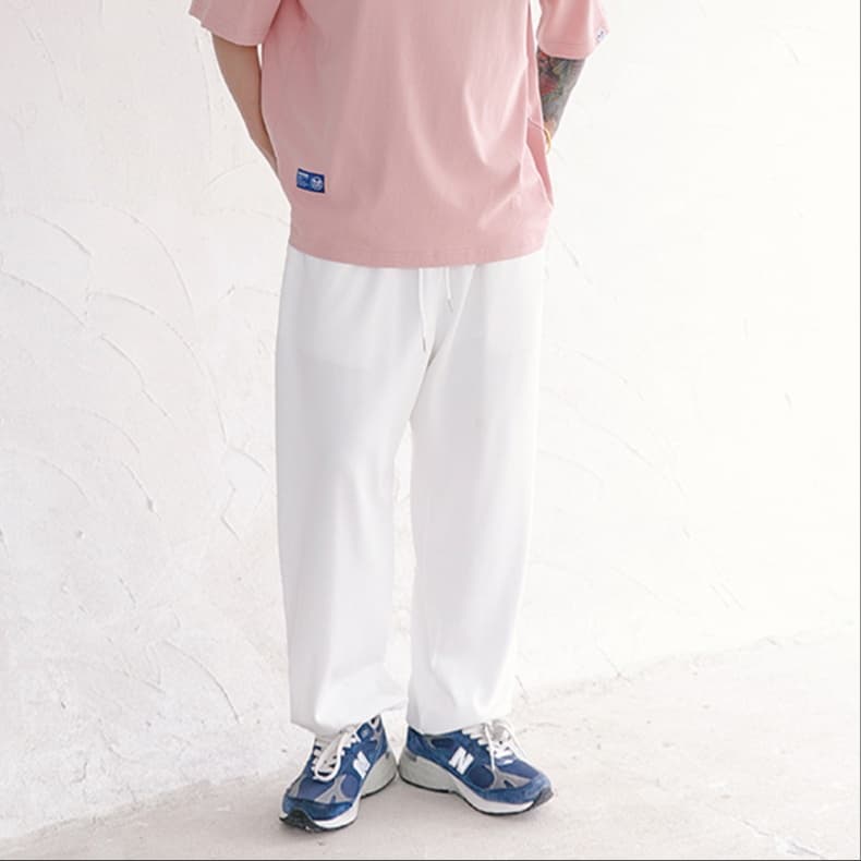 白パンツ ゆったりリラックス美脚パンツ