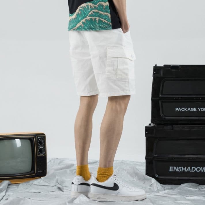 白パンツ 夏の快適ハーフカーゴパンツ
