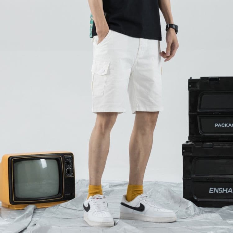 白パンツ 夏の快適ハーフカーゴパンツ