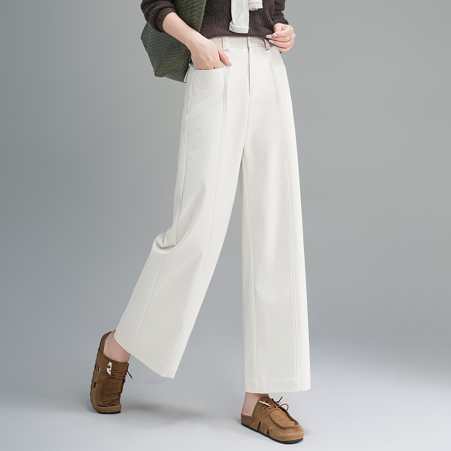 白パンツ センタープレス入りワイドレッグパンツ