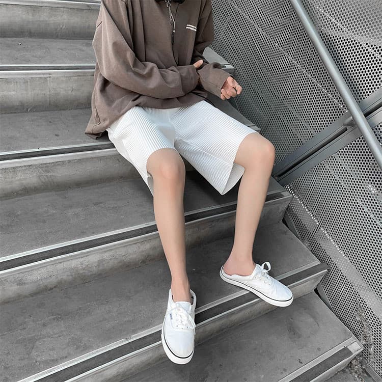 縦縞白パンツ ゆったりワイドショーツ 男性用カジュアル短パン