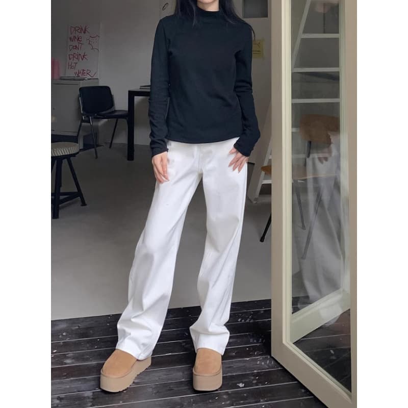 白パンツ ストレートフォルムカジュアルパンツ