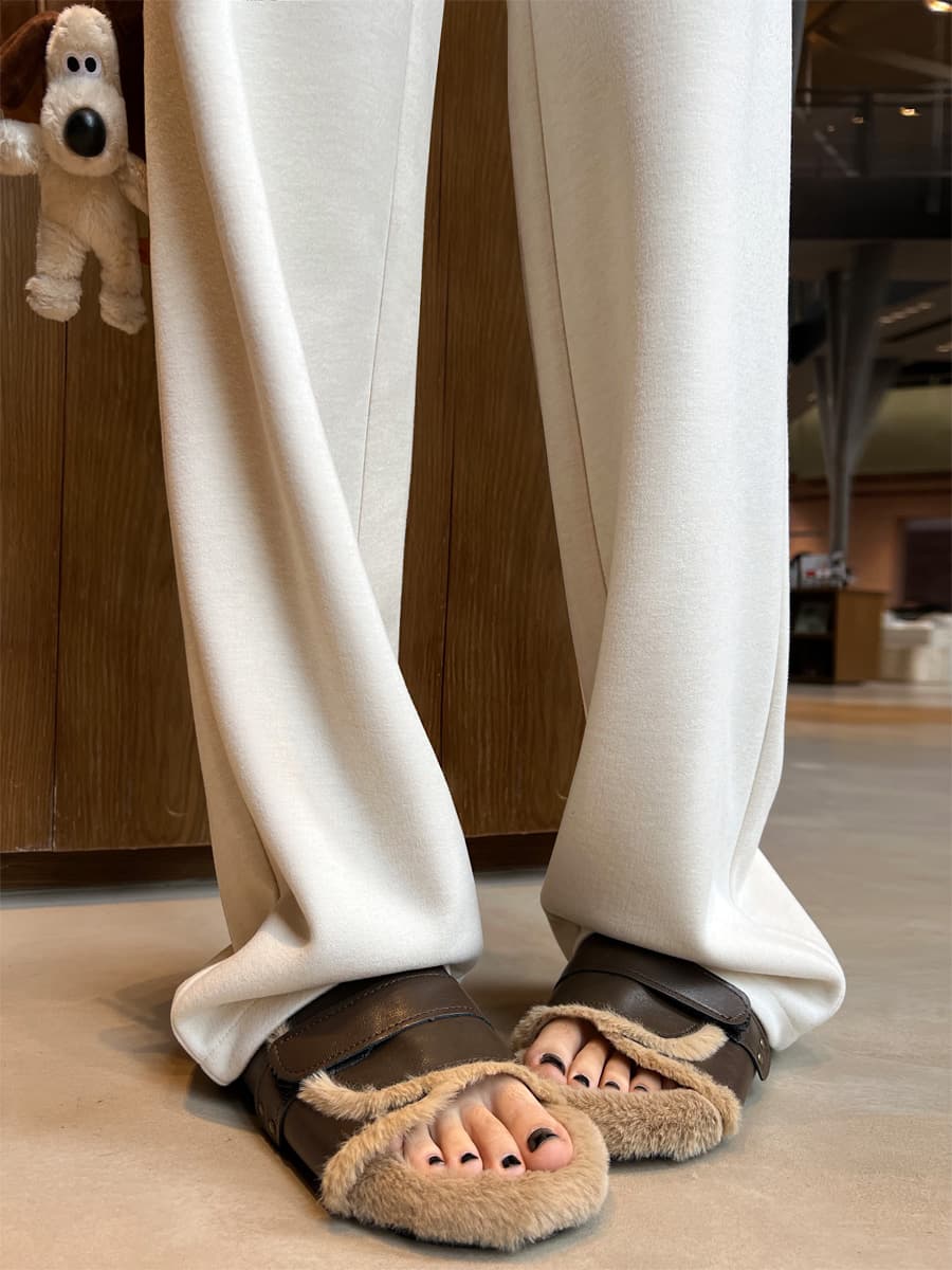 白パンツ しっとり上品なゆったりパンツ