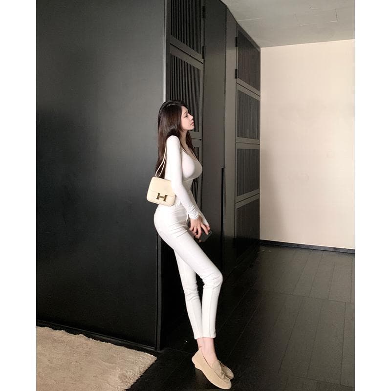 白パンツ ストレッチ美脚パンツ