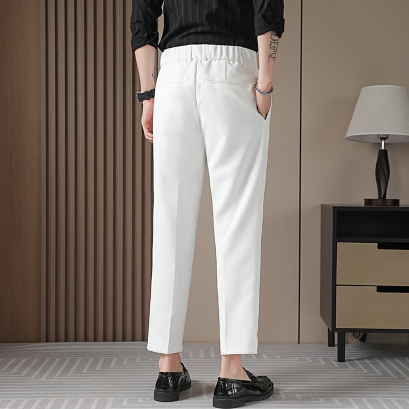 白パンツ 洗練されたテーパードスラックス