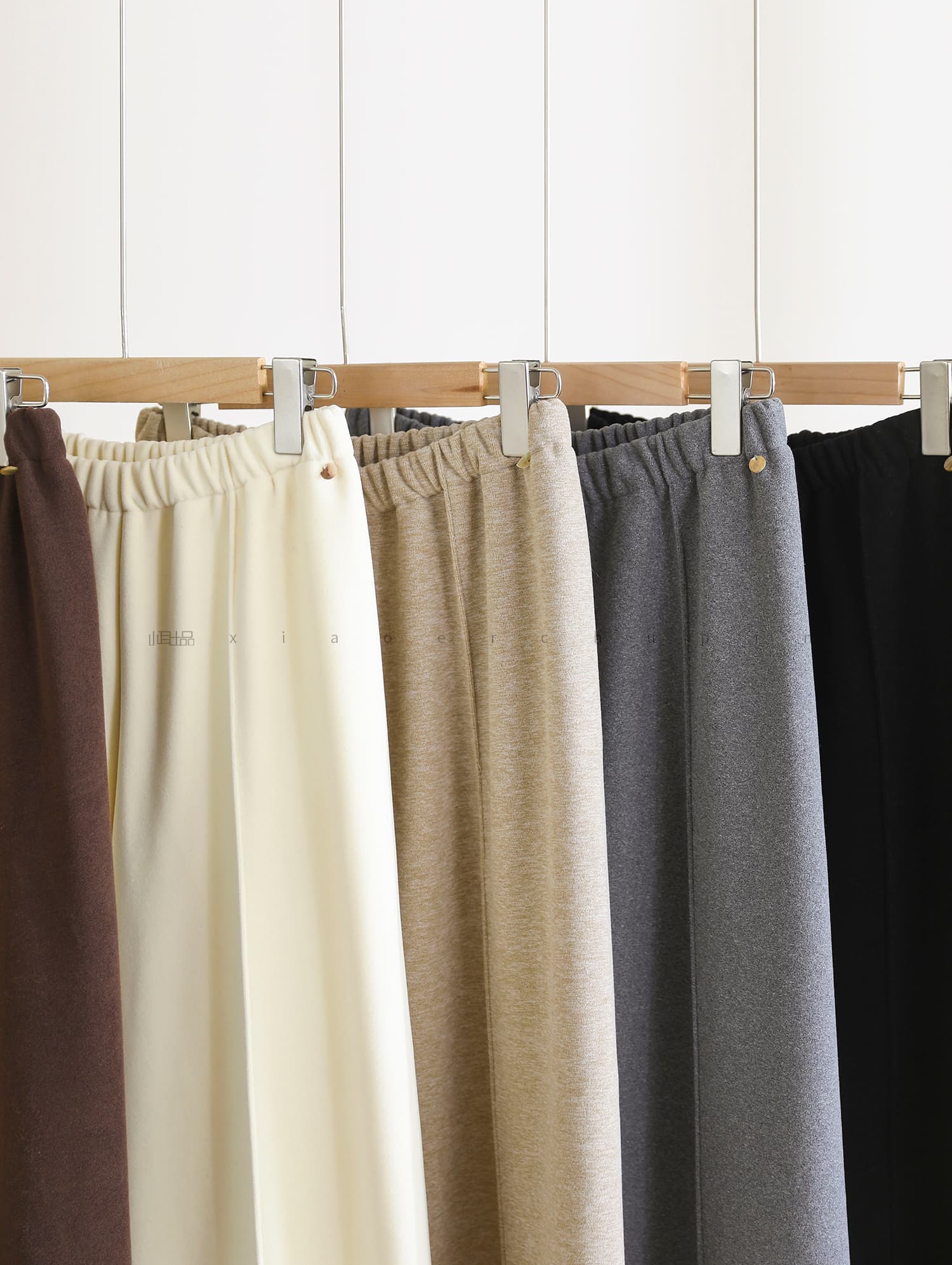 白パンツ しなやかドレープワイドパンツ