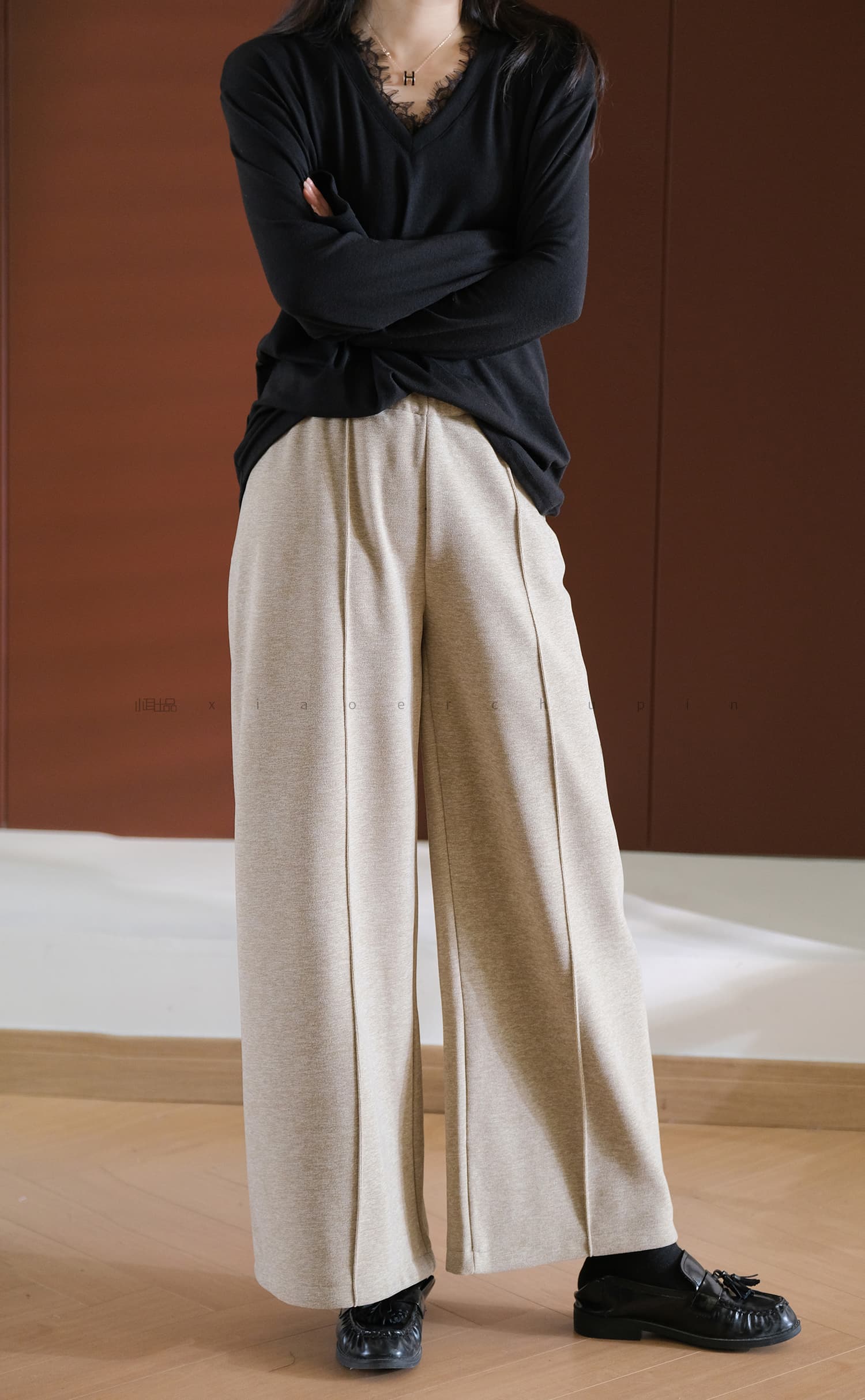 白パンツ しなやかドレープワイドパンツ