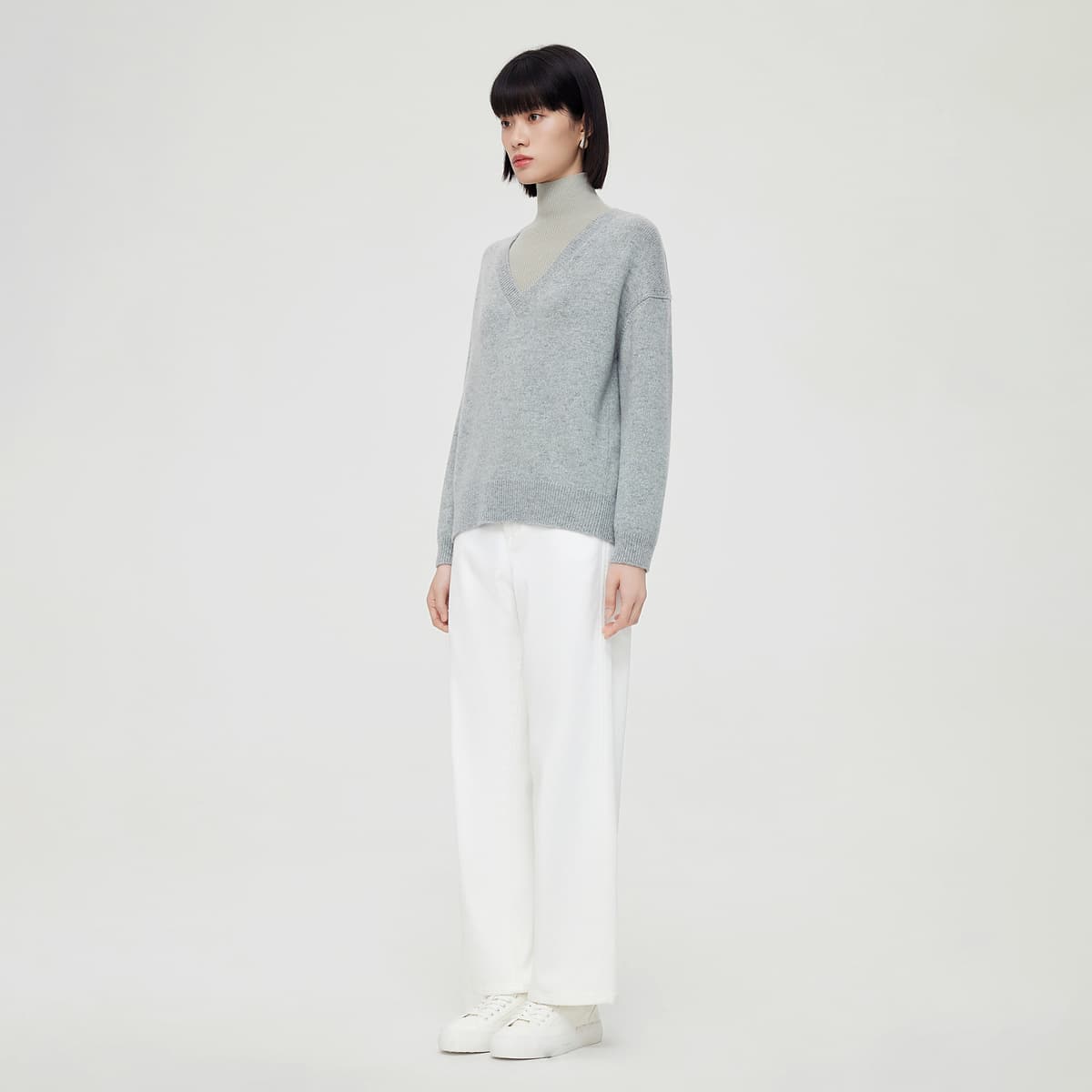 白パンツ しなやかストレートデニムパンツ