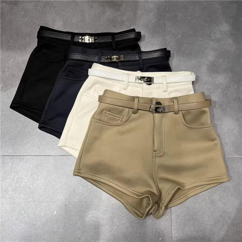 白パンツ ベルト付きミニショートパンツ