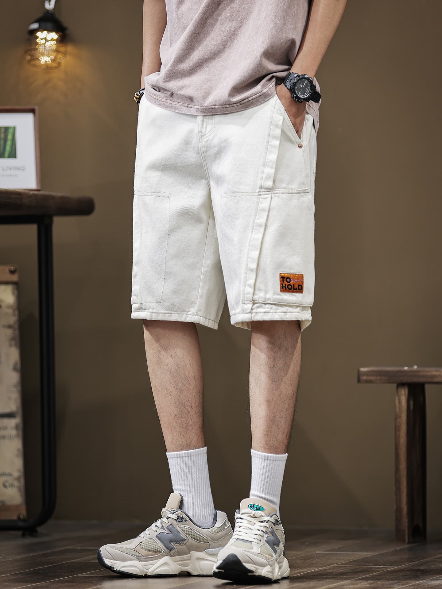 白パンツ 実用的なポケット付きハーフパンツ