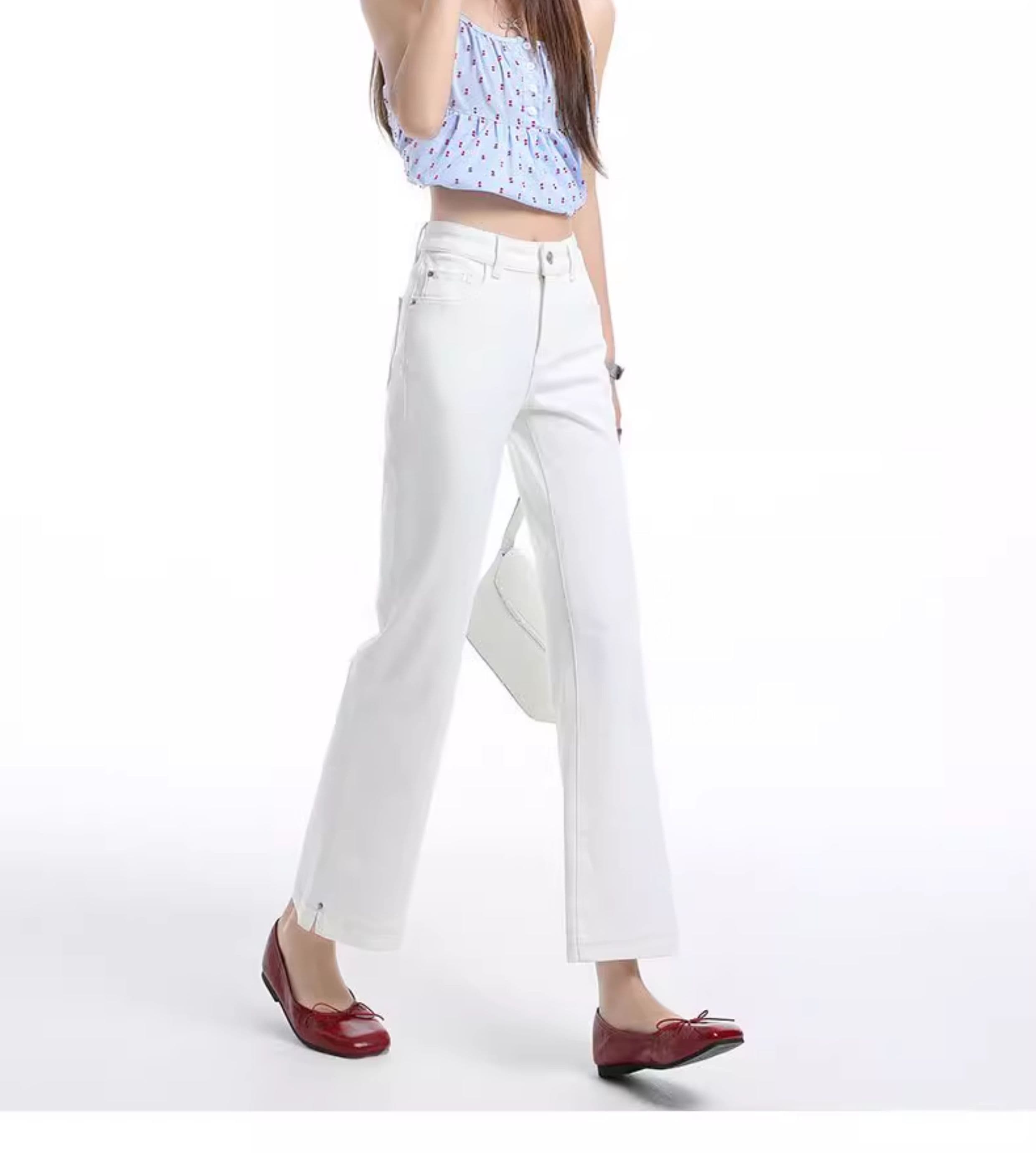 白パンツ 優しい裾広がりフレアパンツ
