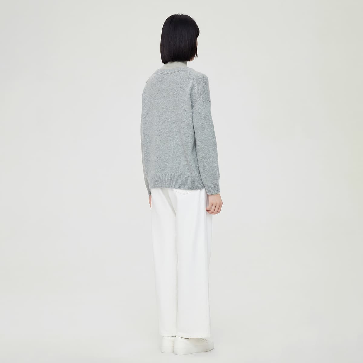 白パンツ しなやかストレートデニムパンツ