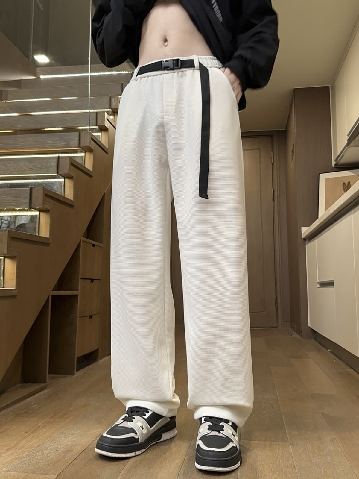 白パンツ プリーツ風サイドベルトストレートパンツ