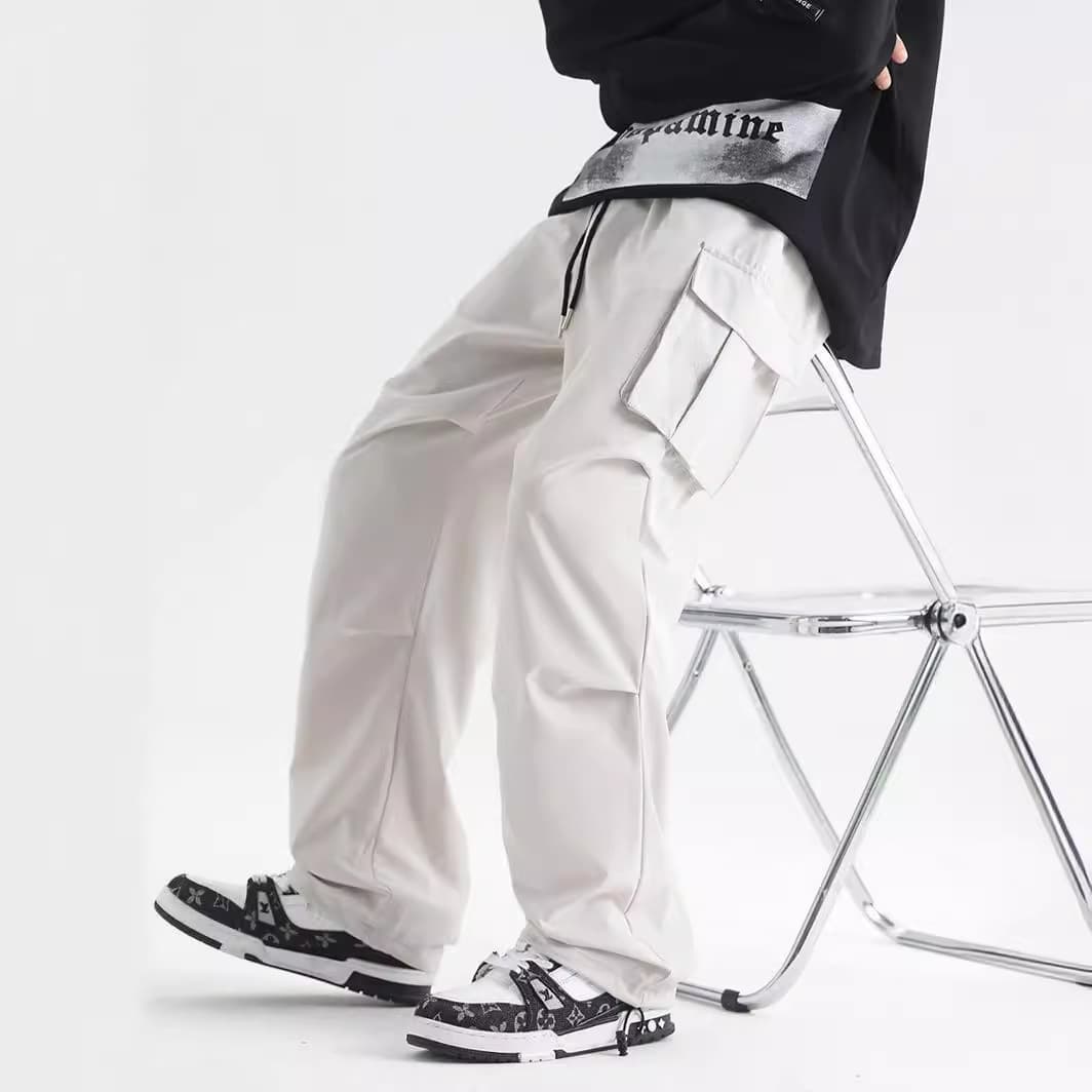 白パンツ ゆったりポケット付きカーゴパンツ