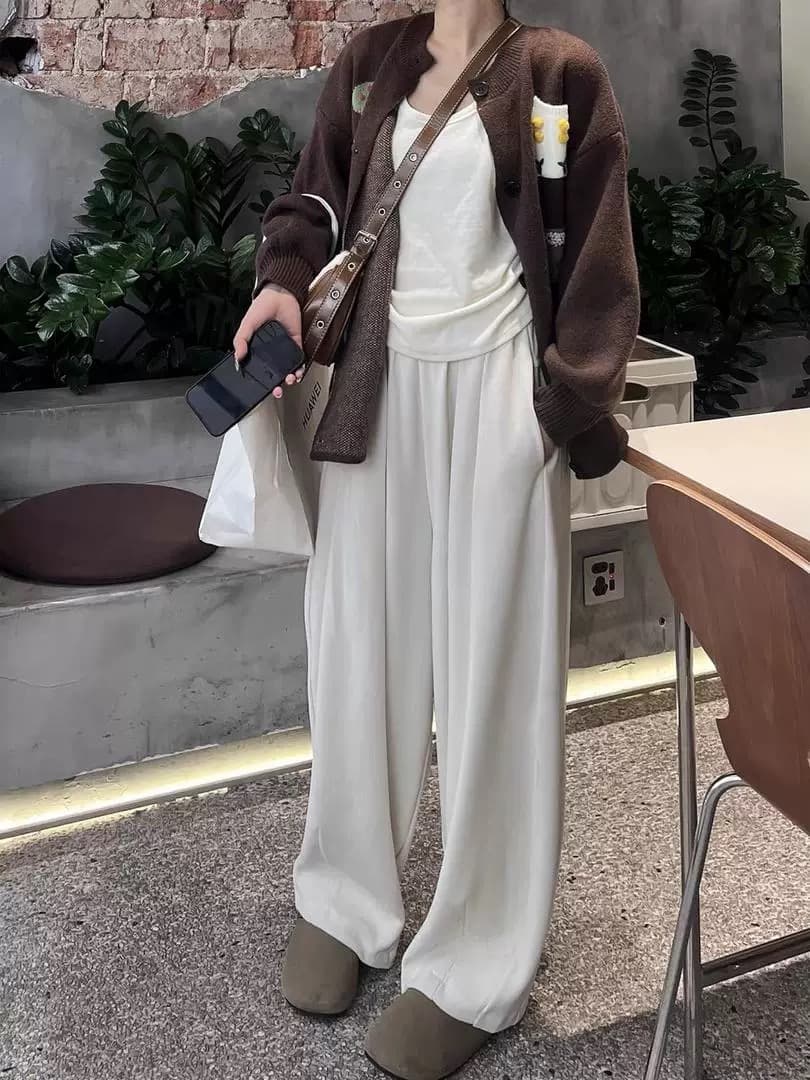 白パンツ しなやかドレープワイドパンツ