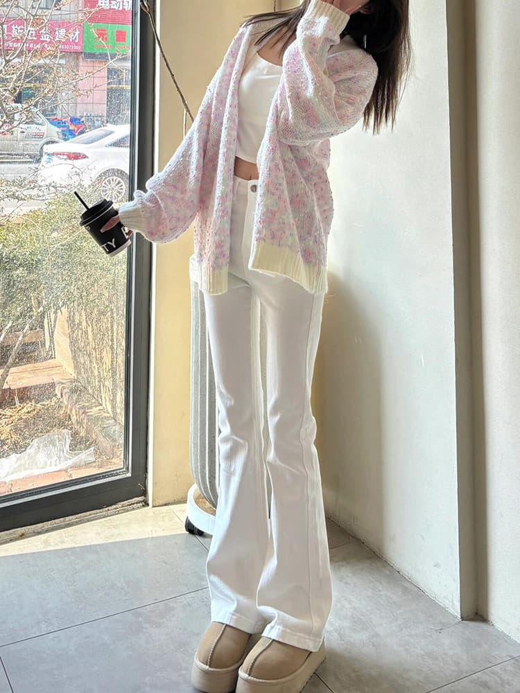 白パンツ 美脚際立つフレアパンツ