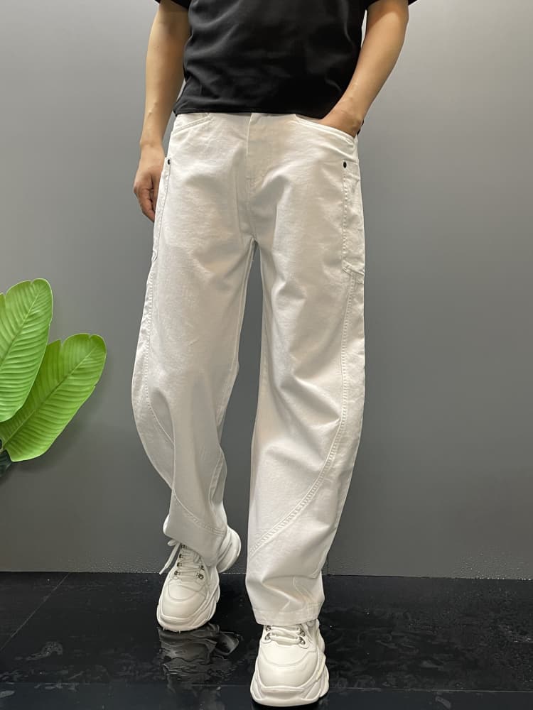 白パンツ ゆったりシルエット実用的パンツ