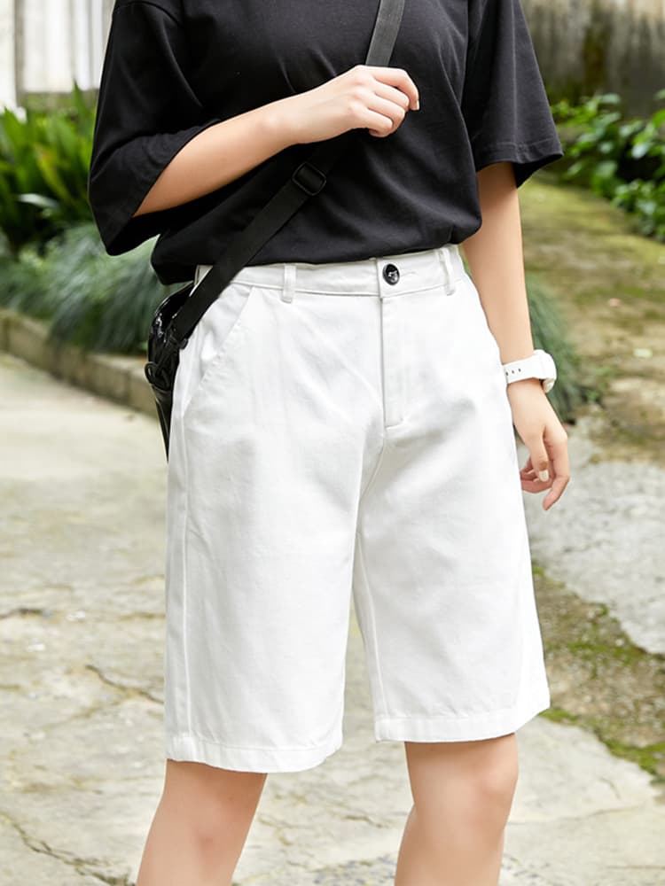白パンツ シンプル膝丈ストレートハーフパンツ