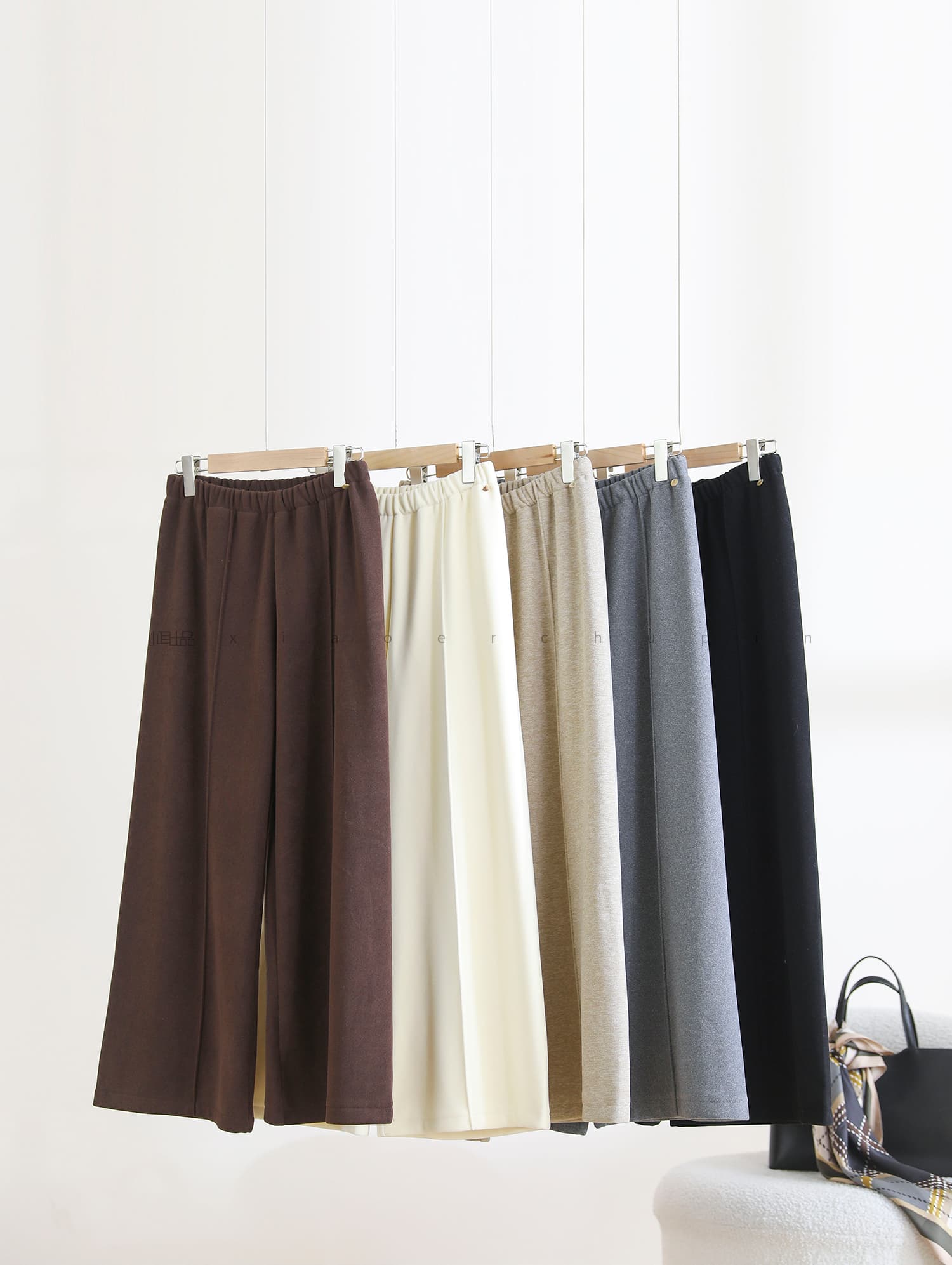 白パンツ しなやかドレープワイドパンツ