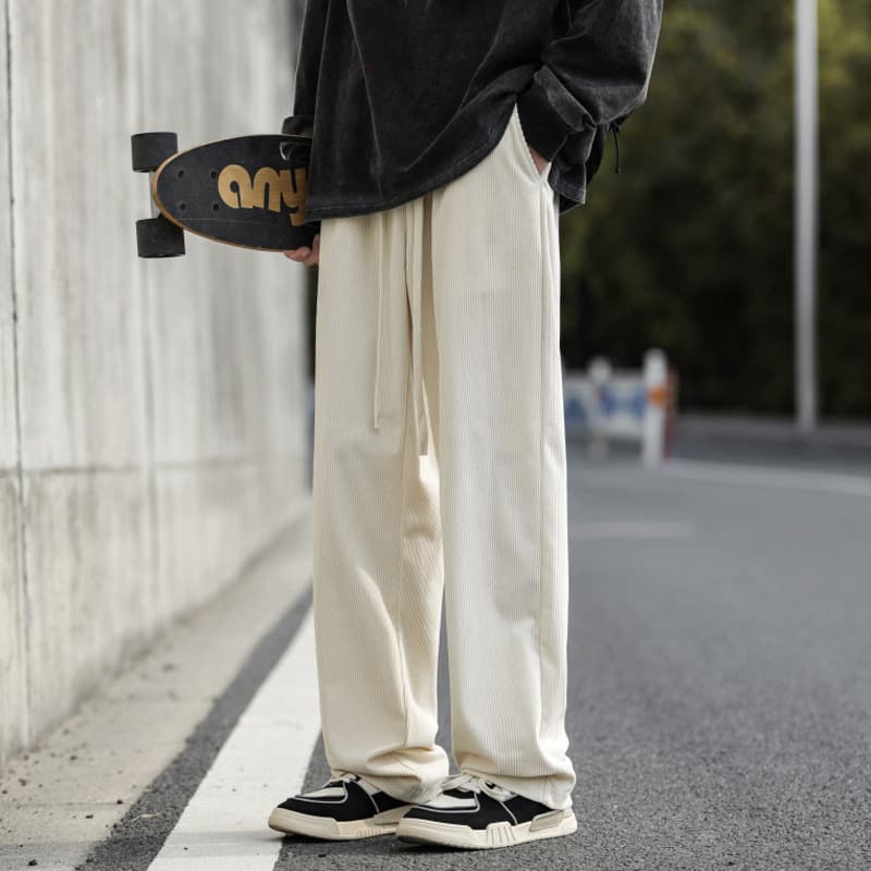 白パンツ ゆったりコーデュロイパンツ