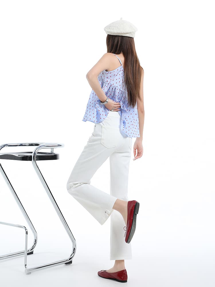 白パンツ 優しい裾広がりフレアパンツ