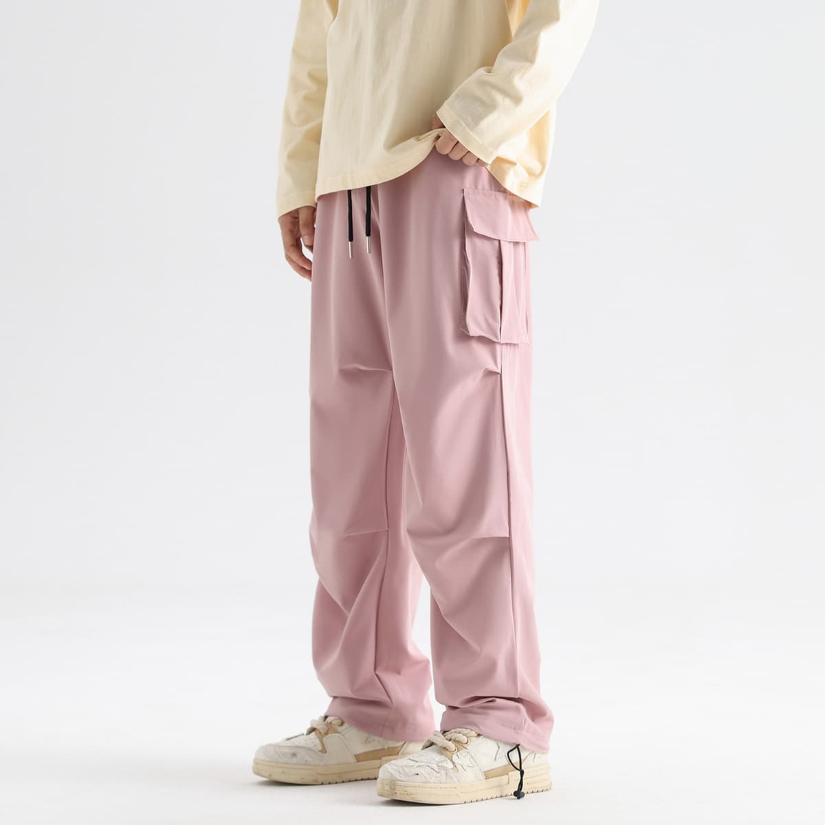 白パンツ ゆったりポケット付きカーゴパンツ