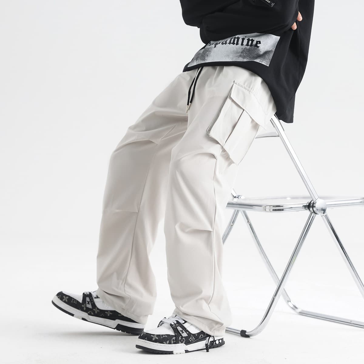 白パンツ ゆったりポケット付きカーゴパンツ