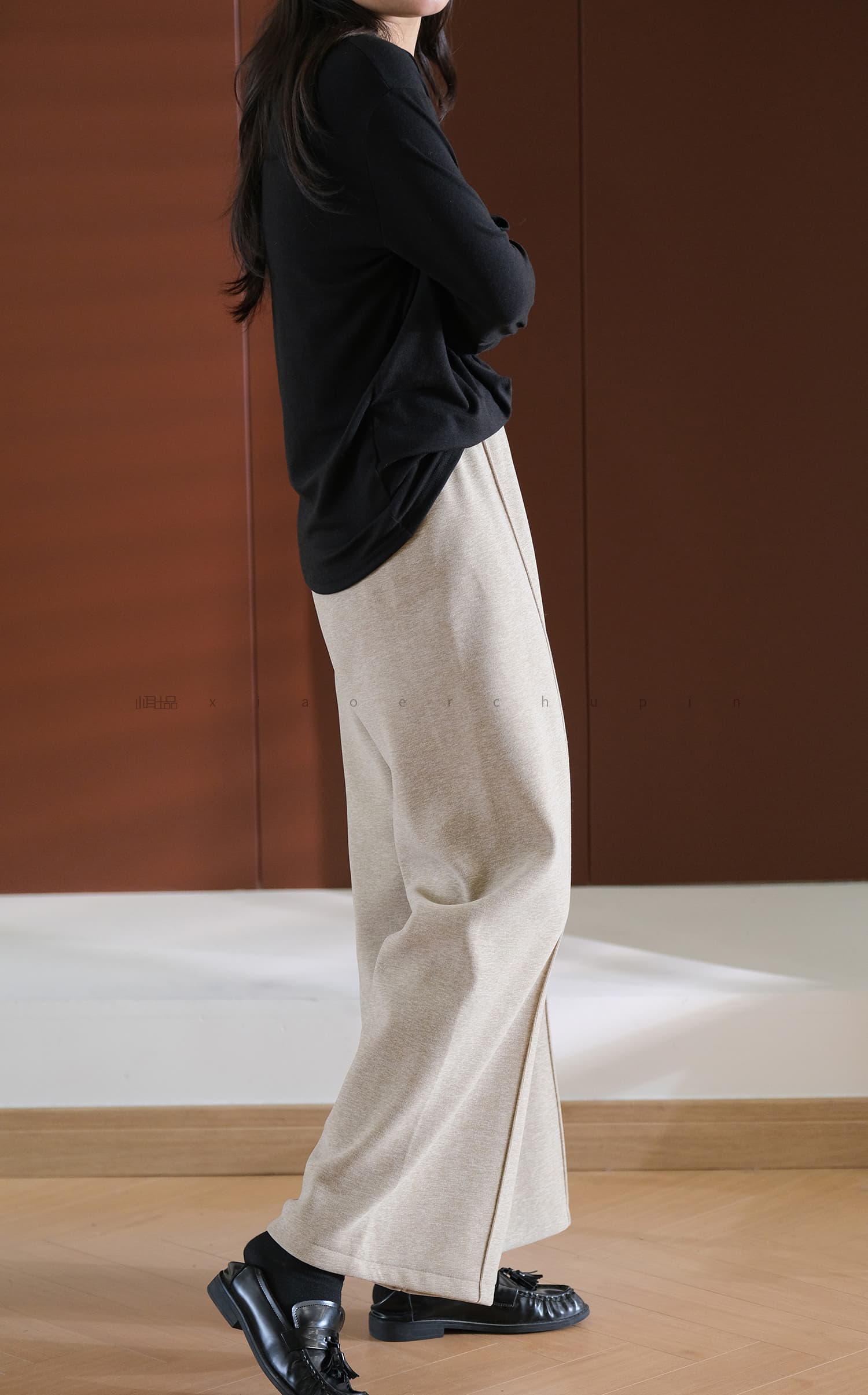 白パンツ しなやかドレープワイドパンツ