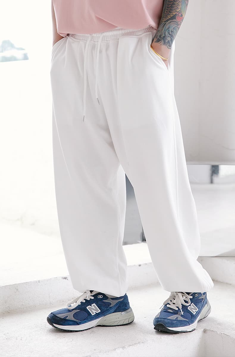 白パンツ ゆったりリラックス美脚パンツ
