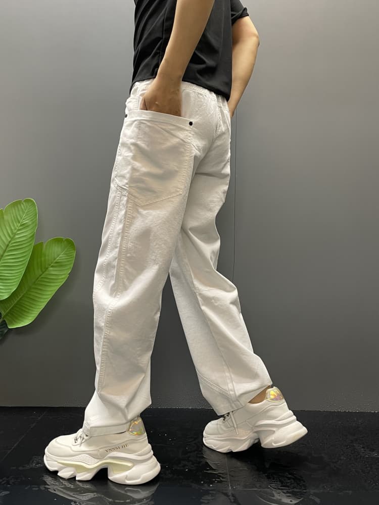白パンツ ゆったりシルエット実用的パンツ